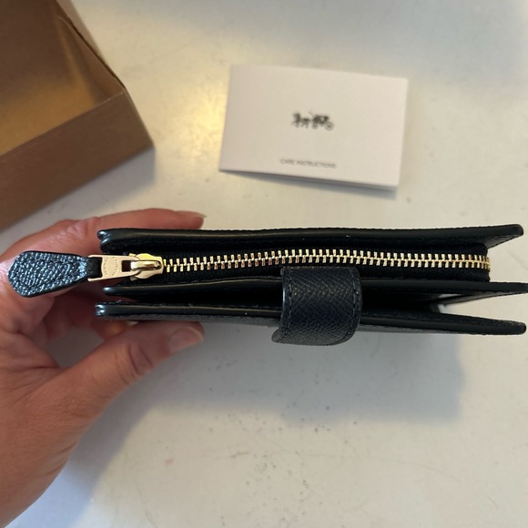 Coach Midnight Blue Leather Corner Zip Coin Case Wallet - Picture 6 of 10